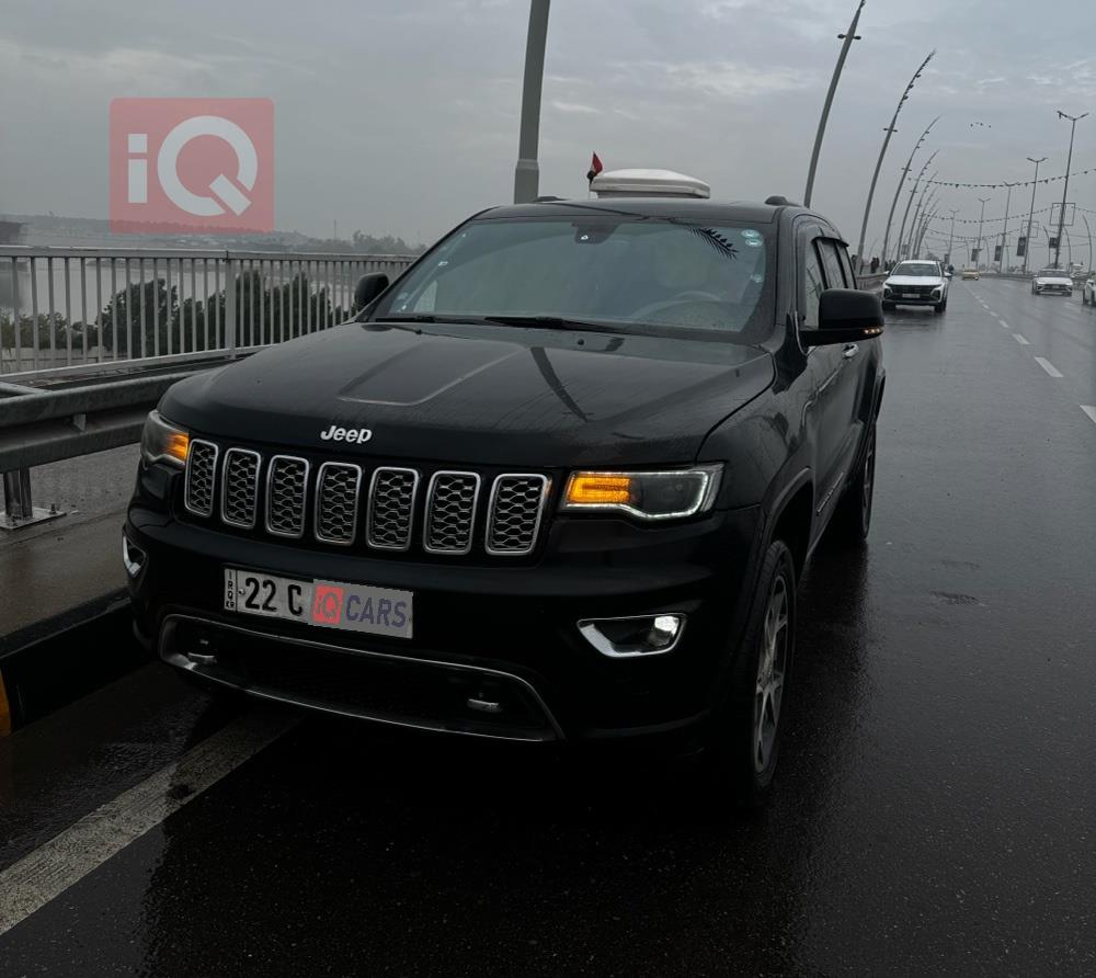 جیپ گراند شیرۆکی